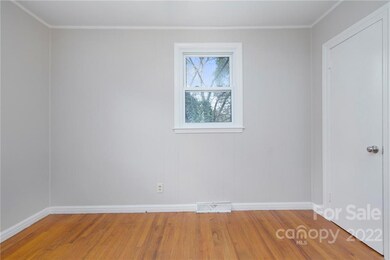 542 Davis St, Statesville, NC 28677 - photo 7