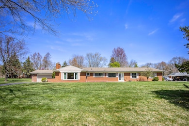 4535 Kirkcaldy Rd, Bloomfield Hills, MI 48304 - photo 3