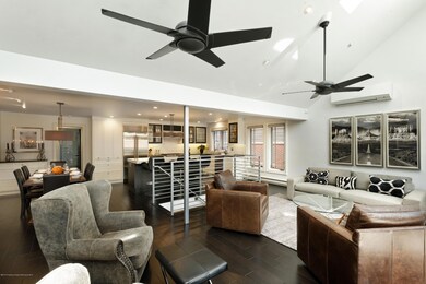 715EHopkins101_Living2