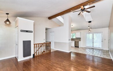 Open floor plan Great room w/ceiling fan to the ki