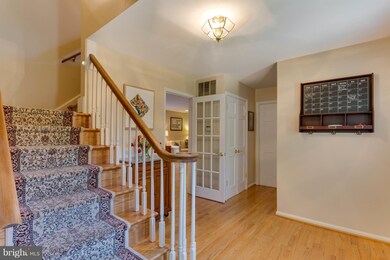 912 Country Club Dr NE, Vienna, VA 22180 - photo 5