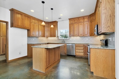 925 S Bowie St, Fredericksburg, TX 78624 - photo 5