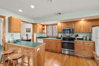 189 Spring St, Hopkinton, MA 01748 - photo 3