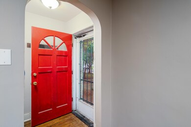 101: Entry to Main Level Apt