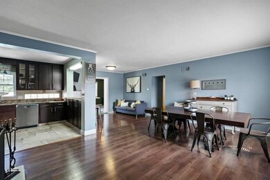 Hearth room/dining room