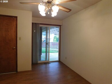 2342 SW 22nd St, Troutdale, OR 97060 - photo 6