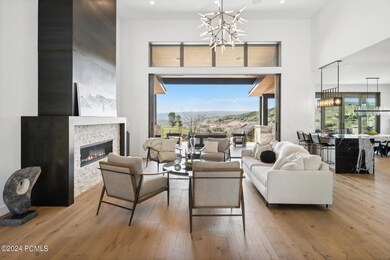 6_Main-Livingroom_1800x1200_4141373