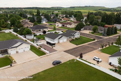 837 17th St E, Dickinson, ND 58601 - photo 5