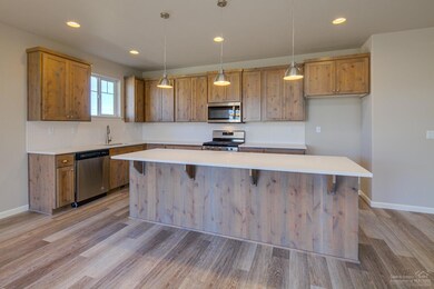 663 NW Rimrock Dr, Redmond, OR 97756 - photo 4