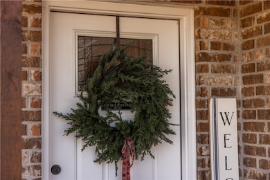 204 Oak Ave, Gentry, AR 72734 - photo 2