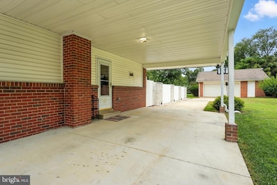 10725 E Crestview Ln, Laurel, MD 20723 - photo 3