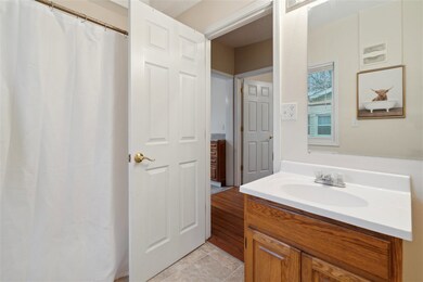 1107 10th St NW, Cedar Rapids, IA 52405 - photo 7
