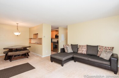 4346 Norman Livingroom2