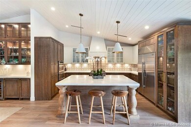 677 Ridgewood Rd, Key Biscayne, FL 33149 - photo 3