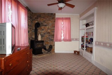 Room off the kitchen. Could be used for dining or 