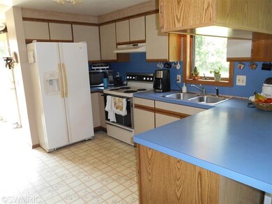 8478 Division Ct SE, Byron Center, MI 49315 - photo 3