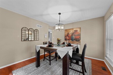 Separate formal dining room