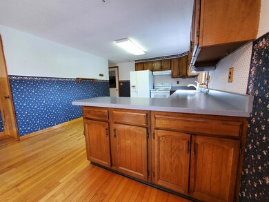 169 Cross Ave, Saint Johnsbury, VT 05819 - photo 6