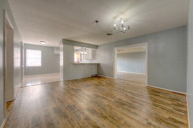 712 Clarence St, Tomball, TX 77375 - photo 7