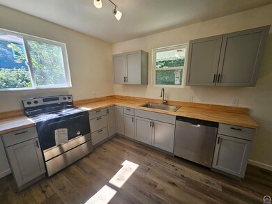 630 SW Lincoln St, Topeka, KS 66606 - photo 7