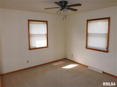 1919 W 36th St, Davenport, IA 52806 - photo 7