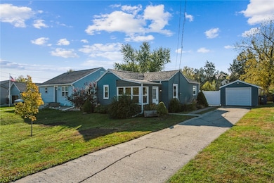 69 26th Ave SW, Cedar Rapids, IA 52404 - photo 3