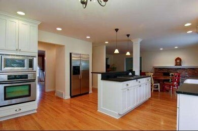 110 E Thompson Dr, Wheaton, IL 60189 - photo 7