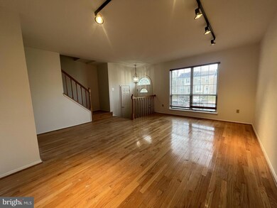 33 Hunting Horn Cir, Reisterstown, MD 21136 - photo 4