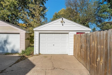 4509 Hickman Rd, Des Moines, IA 50310 - photo 4