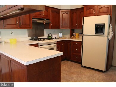 2 Merkling St, Swedesboro, NJ 08085 - photo 4