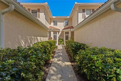 510 Robin Hood Cir unit 101, Naples, FL 34104 - photo 3