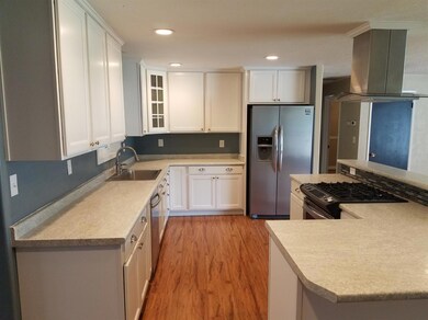 740 S 5th St, Central Point, OR 97502 - photo 4