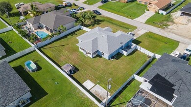 Birds eye view of property featuring a residential