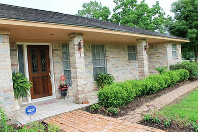 18725 Baughman Dr, Pearland, TX 77584 - photo 3