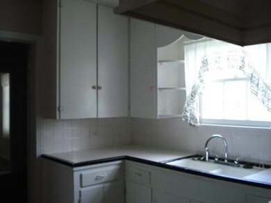 3210 10th St, Bay City, TX 77414 - photo 4