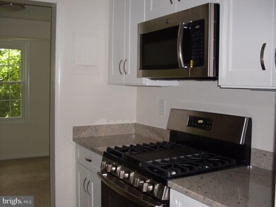 3846 Lyndhurst Dr unit 203, Fairfax, VA 22031 - photo 3