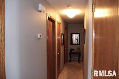 unlisted-address, Peoria, IL 61615 - photo 7