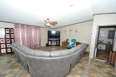 17601 Willow Pond Rd, Alvin, TX 77511 - photo 3