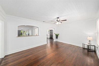 Front Family into Dining/Kitchen