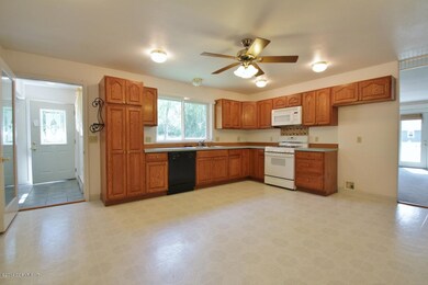 Large Eat-In Kitchen