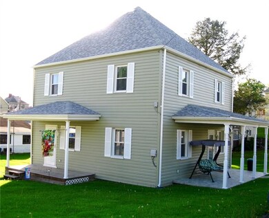 THREE SIDE PORCHES, SEE TWO SIDES HERE IN THIS PIC