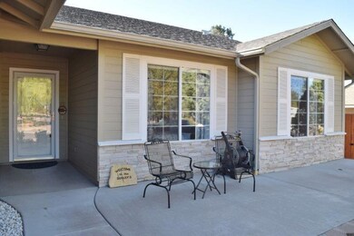 Entrance & Front Porch