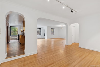 69-40 Yellowstone Blvd unit 121, Forest Hills, NY 11375 - photo 5