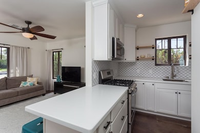 Kitchen-Living