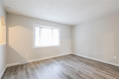 314 SE Crescent St, Lees Summit, MO 64063 - photo 3