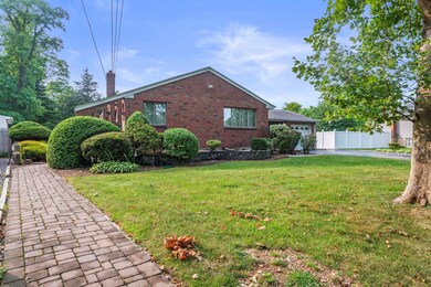 60 Wheatfield Ln, ComMacK, NY 11725 - photo 3
