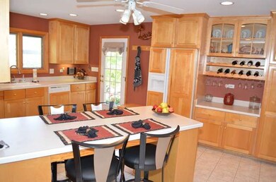 29W281 Wagner Rd, Naperville, IL 60564 - photo 4