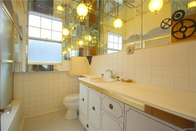 Retro mirrored bathroom in the second floor unit o