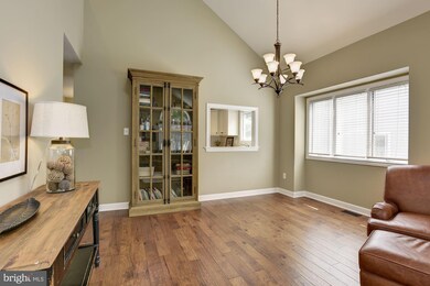 8109 Tamar Dr, Columbia, MD 21045 - photo 4