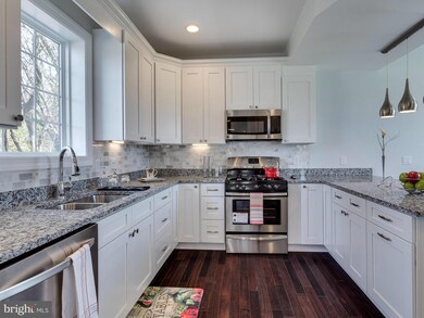 3905 48th St, Bladensburg, MD 20710 - photo 2